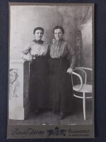 Antik kemény táblás kabinetfotó Hölgyek Bencze István műterem 16,5x11cm  /250423/