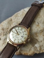 Swiss Urwa szép Mechanikus  karóra
