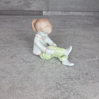 Aquincum porcelán öltözködős kislány figura