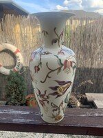 Kézzel festett, orchidea mintás Zsolnay porcelán váza.