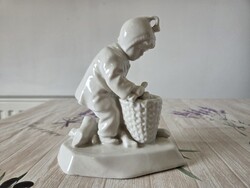Zsolnay porcelán rőzsegyűjtő figura