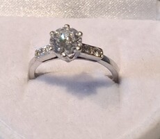 White gold ring 1.0 carat with natural diamond