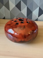 Iparművészeti piros fekete kerámia ikebana