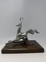 Retró aluminium fém ugró szarvas / nyúl (?) figura fa talapzaton  (18cm) RZ