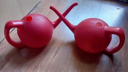 2 db retro piros műanyag locsolókanna öntözőkanna