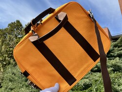 CHAMPAGNE CLUB - Veuve Clicquot Heritage Travel Bag – Limitált Utazó- és Laptoptáska