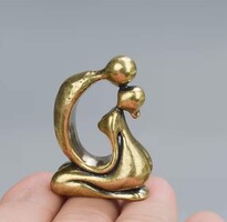 Öntött réz romantikus ölelés figura