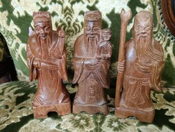 Három Szerencsehozó Bölcs” – Kézzel Faragott Fa Szobor Szett (18 cm) – Bőség és Boldogság Szimbóluma
