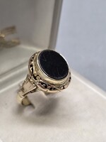 14 K arany fekete köves gyűrű 4,58 g