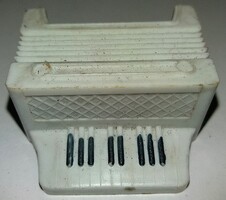 1970'S retro műanyag figurális PAPÍRBOLTOS plasztik ceruza hegyező FEHÉR TANGÓHARMÓNIKA