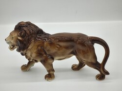 Nagyméretű porcelán oroszlán figura