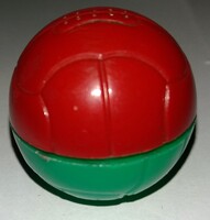 1970'S retro műanyag figurális PAPÍRBOLTOS plasztik ceruza hegyező PIROS/ZÖLD FŰZŐS FOCILABDA