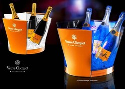 CHAMPAGNE CLUB - Világító Veuve Clicquot Ponsardin jégkád 6 palack számára No. 166/500