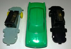 1970'S retro műanyag figurális PAPÍRBOLTOS plasztik ceruza hegyező ZOLD AUTÓ + KETTŐ ALVÁZ