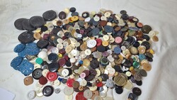 Vintage vegyes gomb csomag 300 -350 darab , 743 gramm  4.