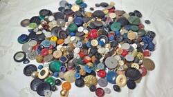Vintage vegyes gomb csomag 250-350 darab , 566 gramm  1.
