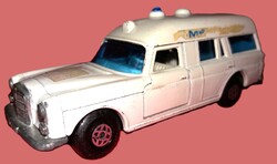 MATCHBOX SUPERKINGS MERCEDES BENZ "BINZ" Ambulance fém kisautó ( NAGY MÉRET KING SIZE )