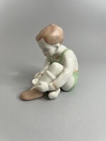 Extrém ritka aquincumi cipőhúzó fiú világoszöld
