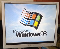 INTEL  CELERON-MMX  PC , Windows  98  op. rendszerrel 4,3 GB -os lemezen !!