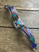 Régi tibeti kézműves karkötő ásvány őrleménnyel díszítve