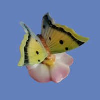 Drasche porcelán pillangó figura virágon – kézzel festett porcelán vitrindarab