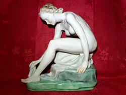 Herendi női akt figura