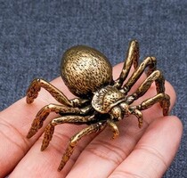 Tömör, öntött réz madárpók figura