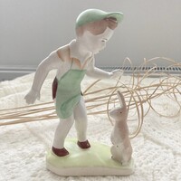 Aquincumi porcelán kisfiú nyuszival – bájos retro figura
