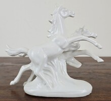 Galoppozó lovak  német porcelán (T:321)