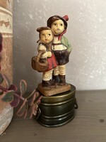 Vintage Hummel Jancsi és Juiska mesefigura összebújó kisfiú és kislány pár mázas kerámia szobrocska