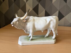 Herendi szürkemarha porcelán figura Báró Lipthay Mária, Magyar bika