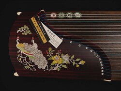 Tradícionális kínai citera (Guzheng)