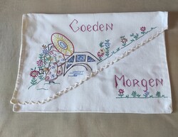 Ritka antik holland hímzett fésű- és kefetartó – „Goeden Morgen” (1930–1950)