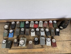 -AX563- Retro zseblámpa csomag régi fém zseblámpák lapos elemes katonai lámpa gyűjtemény 28 darab