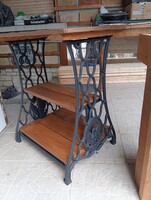 Kovácsoltvas Öntöttvas Borozó italozó asztalka vagy Grill asztal kb 50x70cm Pince borozóba