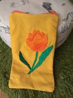 Tulip-patterned cosmetic bag