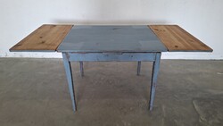 Possibly extendable pull-out table