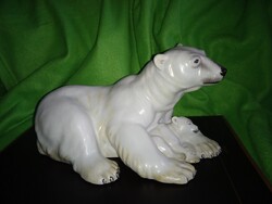 Herendi Jegesmedve kölykével figura
