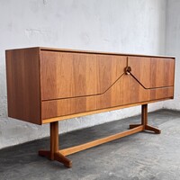 McIntosh "Envelope" teak tálalószekrény századközepi sideboard