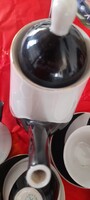 Eladásra kínálom A képen az ikonikus Hollóházi „Pingvin” kávés/mokkás készlet csészéi láthatóak, ame