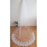 1 rétegű, 3D virágos, csipkés szélű HÓFEHÉR, 3 méteres menyasszonyi fátyol (96.1)