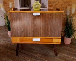 Mid century-Retro  Bárszekrény  Újszerű állapotban!  Világítás,,tükör forgórészek tökéletesen illesz