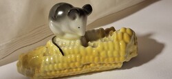 Kukoricán ülő egér  porcelán figura