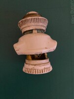 Porcelán betétes,antik,sárgaréz lámpa foglalat. Két oldalán porcelán T dugóval. Normál lámpához.