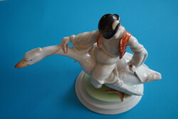 Herendi Lúdon ülő fiú porcelán figura