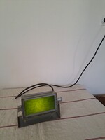 Vintage sötétkamra, fotólabor, zöldszűrős lámpa