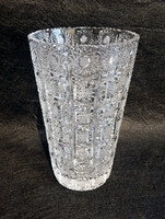 Hibátlan állapotú, gazdagon kézzel csiszolt ólomkristály váza. 21,5cm, CCA.1970