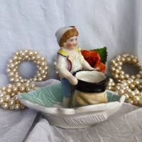 Wagner & Apel - Bertram német porcelán szobor libákat etető kislány miniatúra