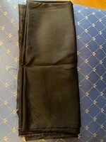 Fekete selyem bélés  anyag. 140 cm széles 1 m hosszú. Új. Szoknyába vagy ruhába.