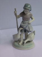Libapásztor lányka  kézzel festett porcelánfigura Metzler & Ortloff
